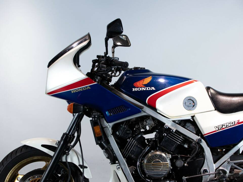 Image 20/50 de Honda VF 750 (1983)