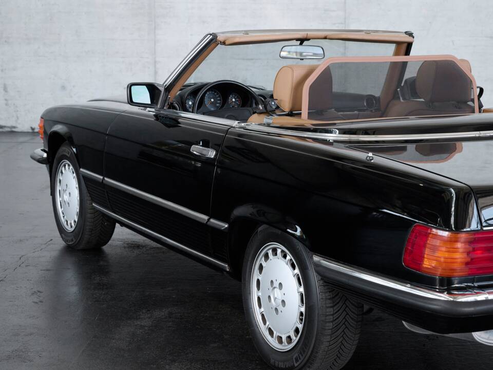 Image 12/50 de Mercedes-Benz 560 SL (1989)