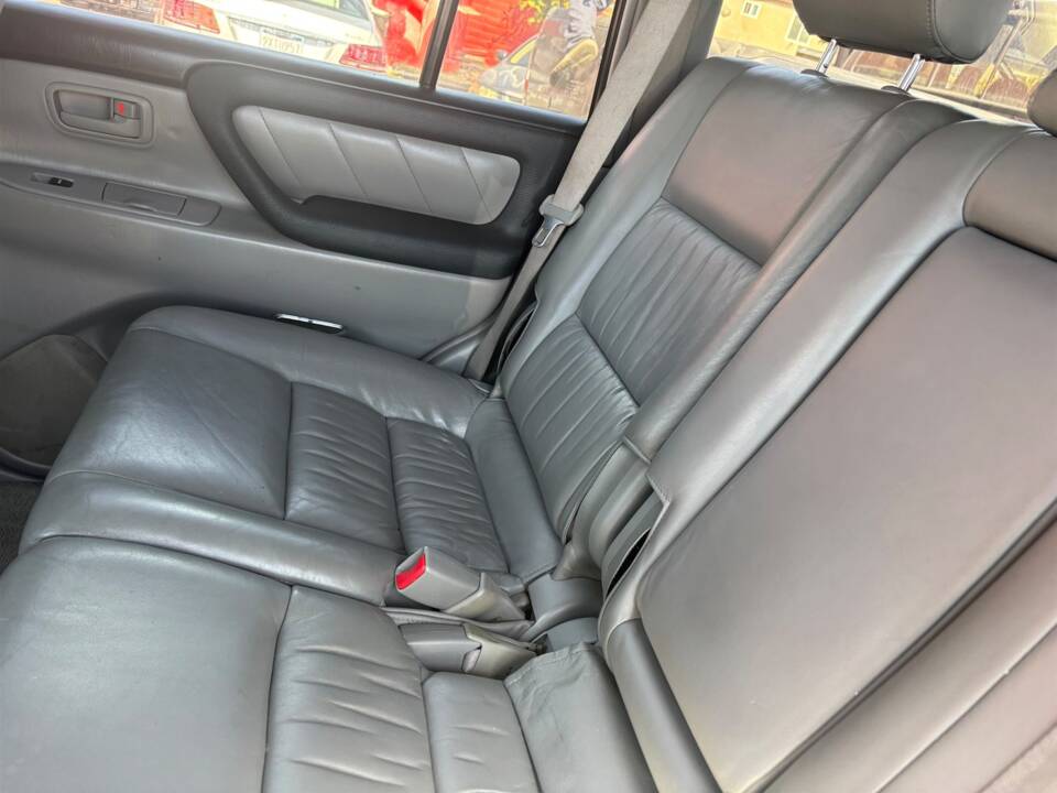 Image 22/28 of Toyota Land Cruiser J 100 V8 (2002)