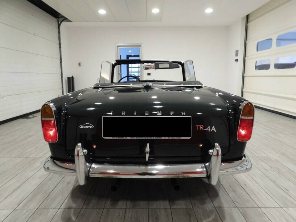 Image 13/15 of Triumph TR 4A (1967)