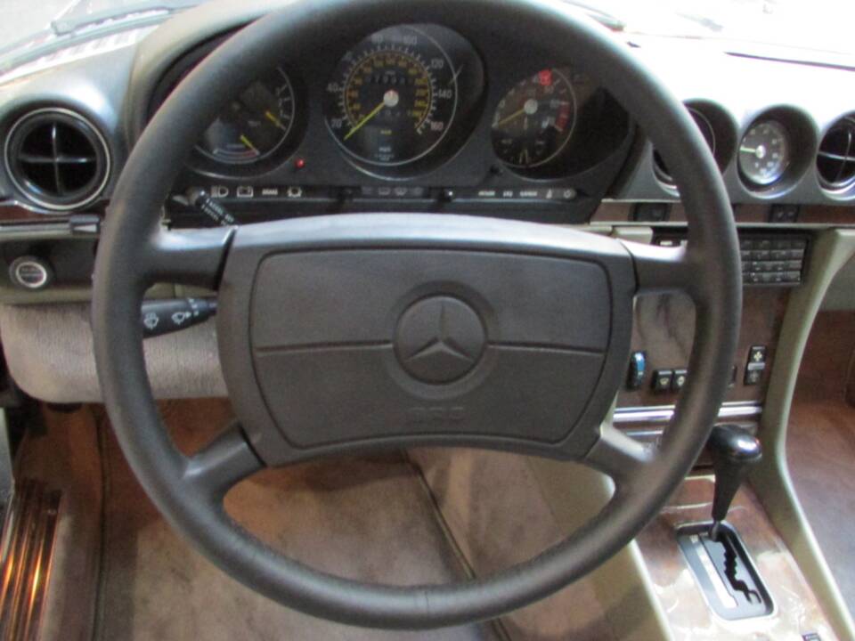 Afbeelding 10/17 van Mercedes-Benz 560 SL (1987)