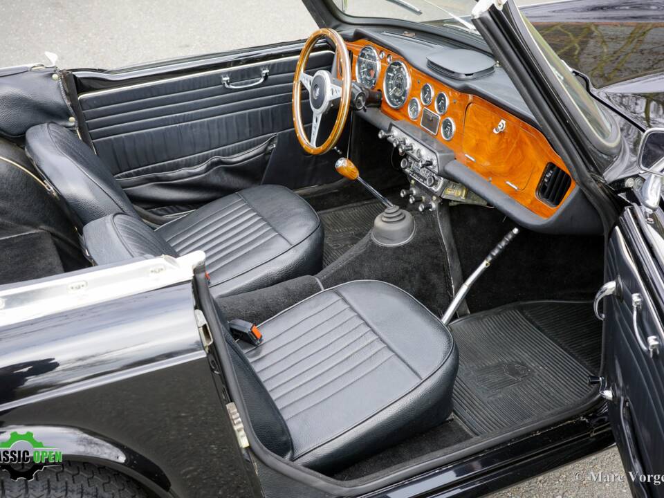 Image 11/37 of Triumph TR 4 (1965)