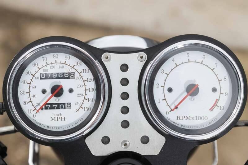 Image 23/37 of Triumph Speed Triple (1995)