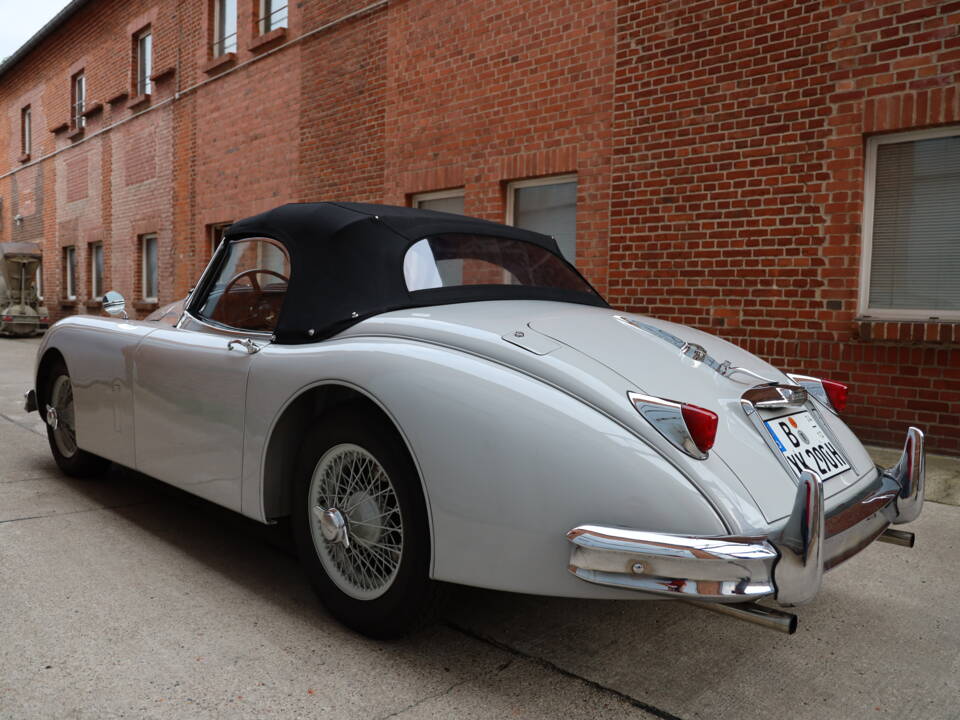 Image 59/91 of Jaguar XK 150 OTS (1958)
