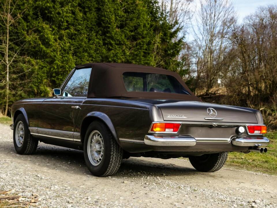 Image 9/21 de Mercedes-Benz 280 SL (1969)