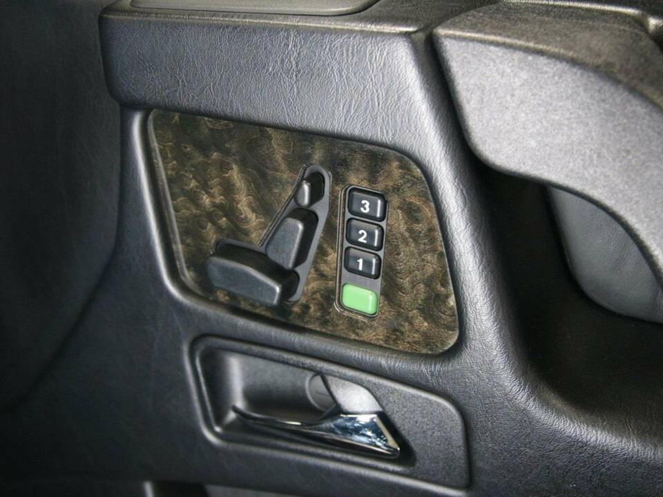 Imagen 32/50 de Mercedes-Benz G 500 (SWB) (2006)