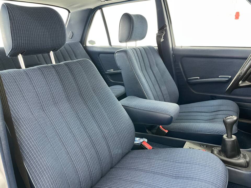 Bild 11/32 von Mercedes-Benz 300 D (1983)