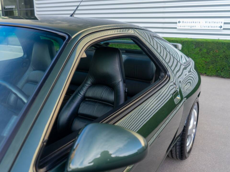 Afbeelding 13/46 van Porsche 928 GTS (1993)