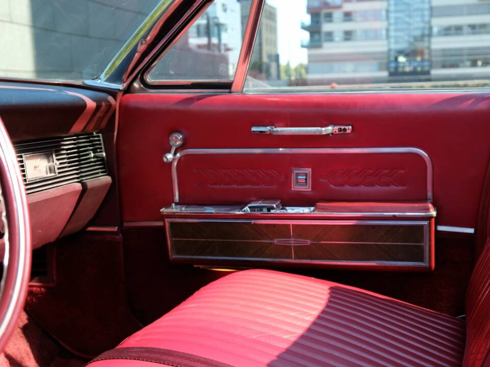 Immagine 42/57 di Lincoln Continental Convertible (1966)