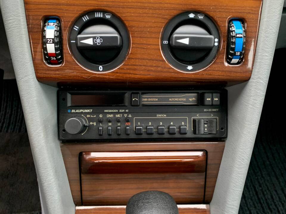 Bild 31/32 von Mercedes-Benz 200 (1988)