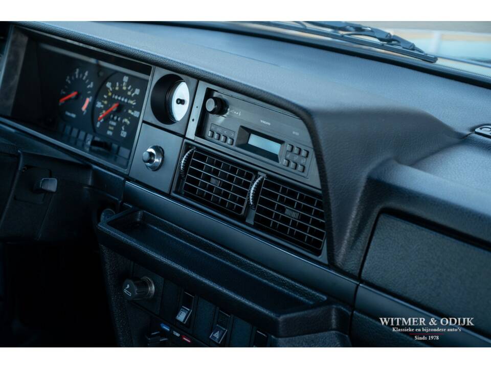 Image 11/28 of Volvo 240 (1992)