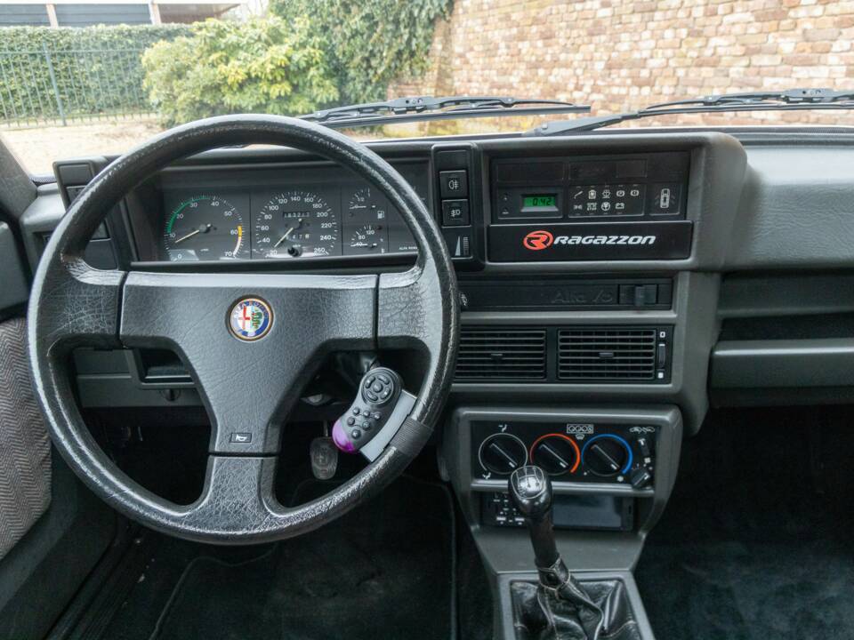 Image 40/50 of Alfa Romeo 75 2.0 Twin Spark (1988)