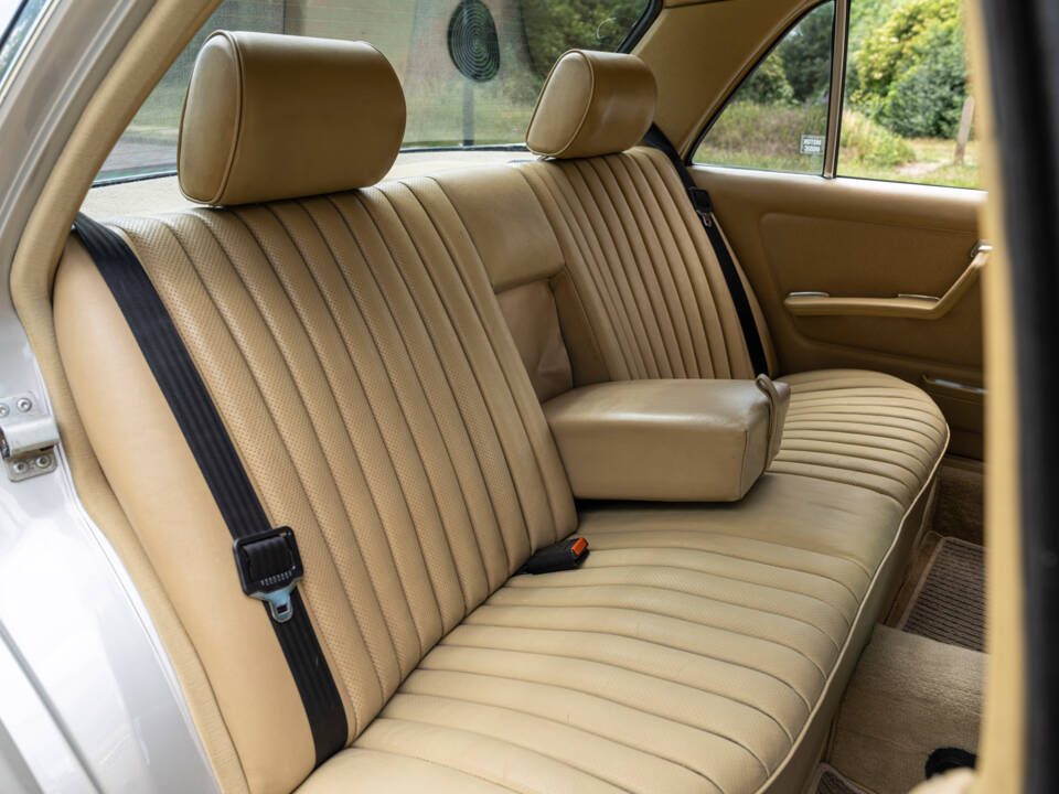 Immagine 24/25 di Mercedes-Benz 280 E (1981)