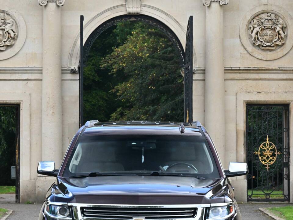 Image 26/50 of Chevrolet Suburban (2017)