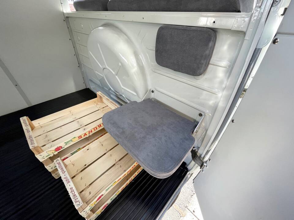 Image 14/20 of Volkswagen T1 panel van (1964)