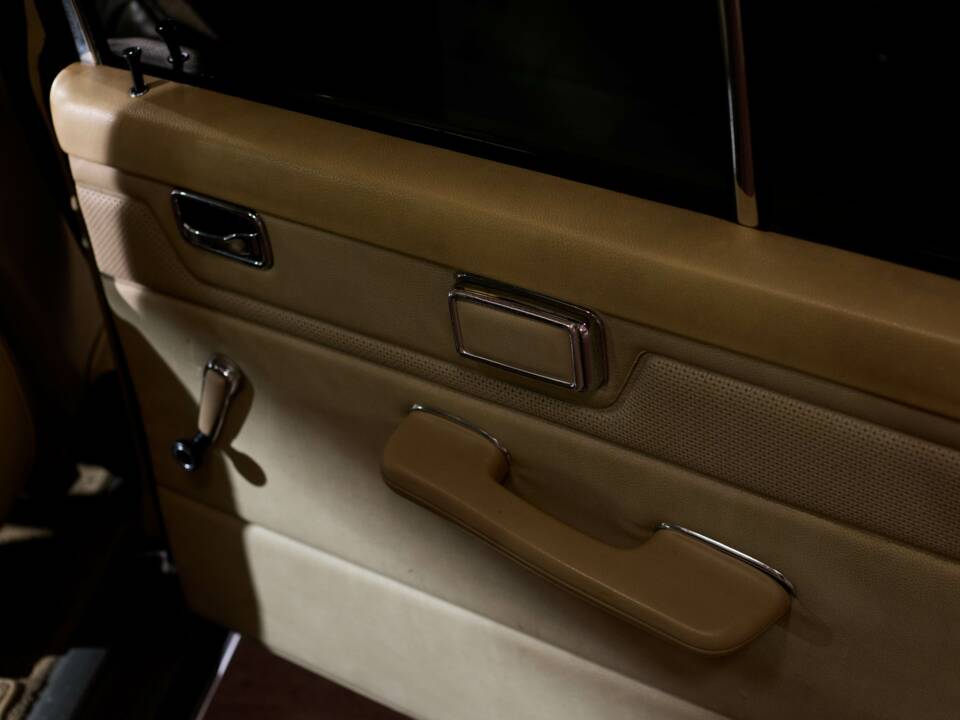 Image 57/64 of Mercedes-Benz 230/6 LWB (1976)