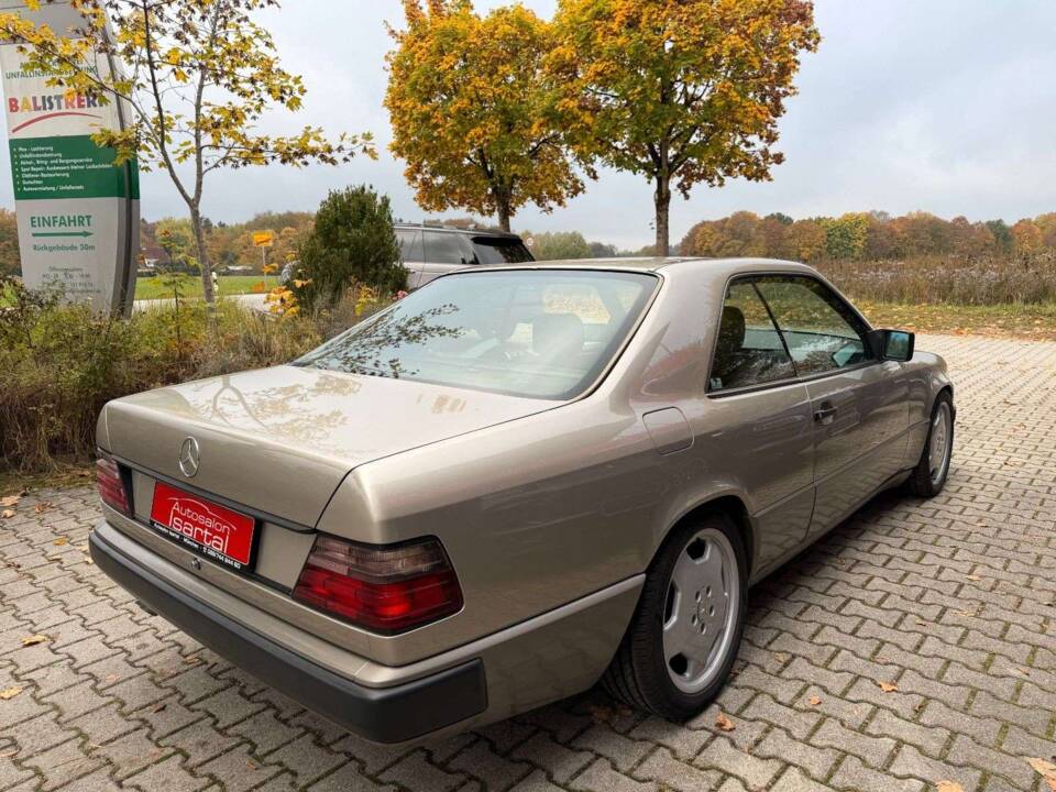 Bild 7/21 von Mercedes-Benz 300 CE (1988)