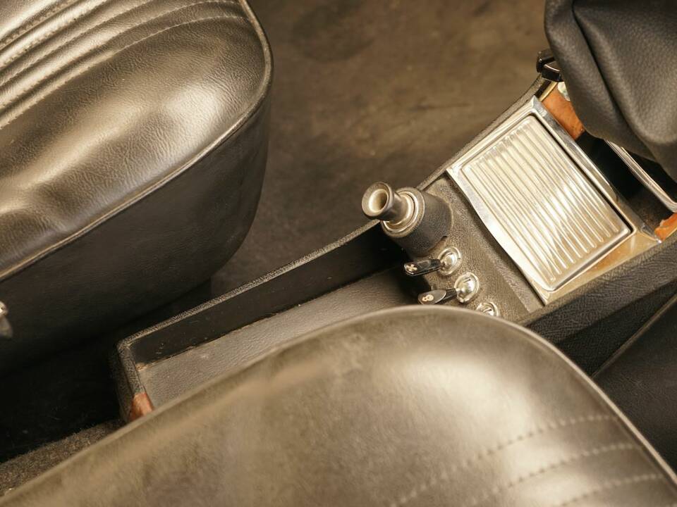 Image 77/100 of Alfa Romeo Giulia Nuova Super 1300 (1977)