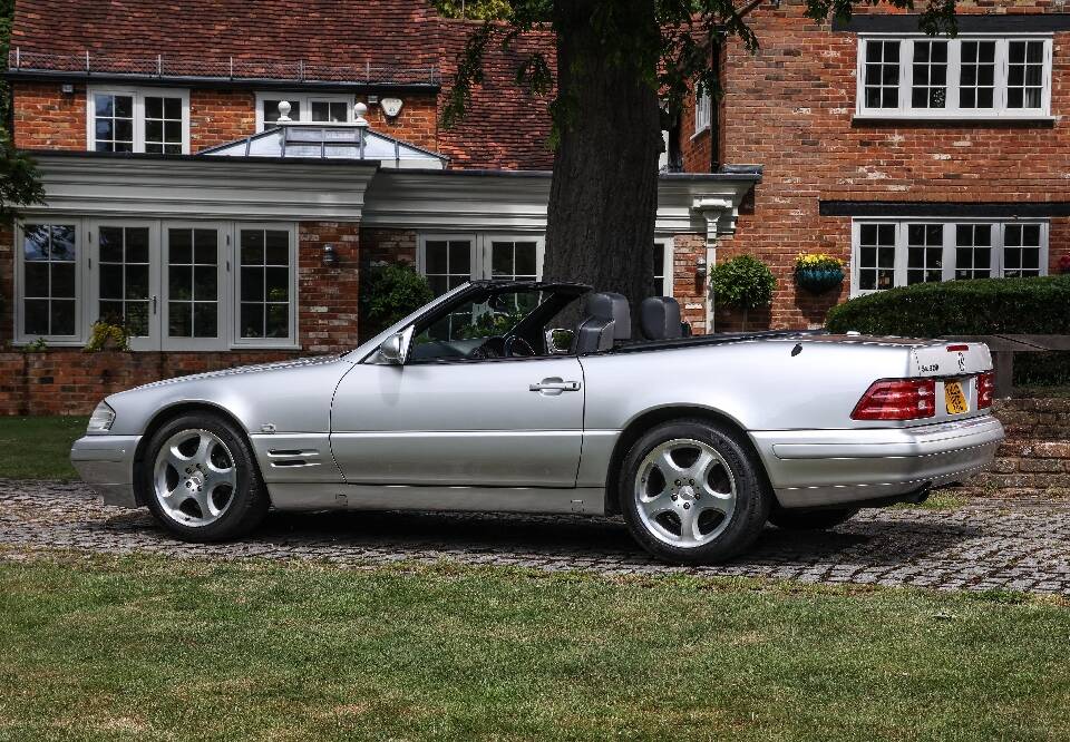 Image 10/37 of Mercedes-Benz SL 320 (2000)