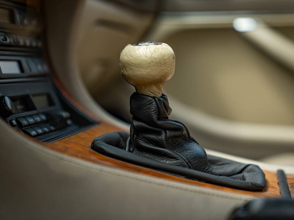 Afbeelding 35/50 van Jaguar XJ6 3.2 (1995)