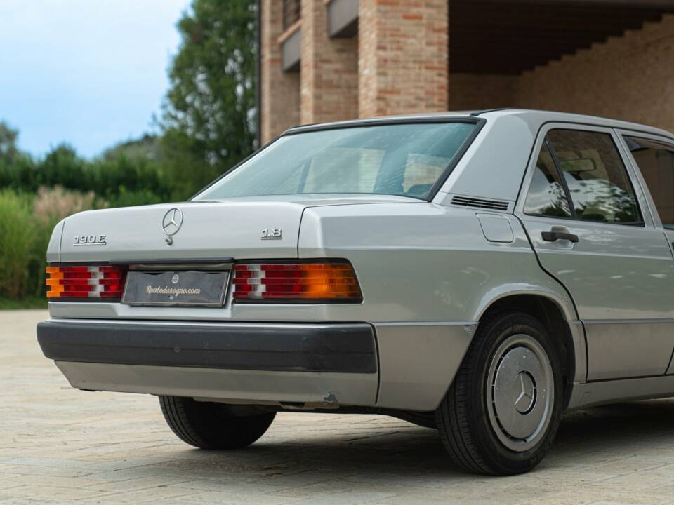 Image 12/50 of Mercedes-Benz 190 E 1.8 (1991)