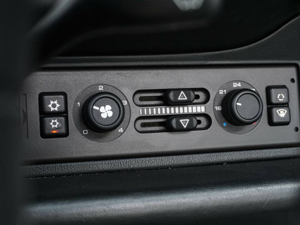 Immagine 13/41 di Porsche 911 Carrera 4 (1995)