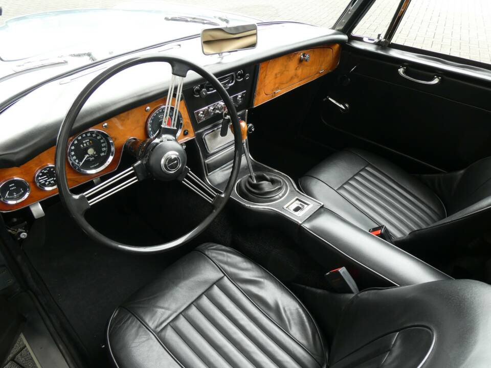 Imagen 9/23 de Austin-Healey 3000 Mk III (BJ8) (1966)