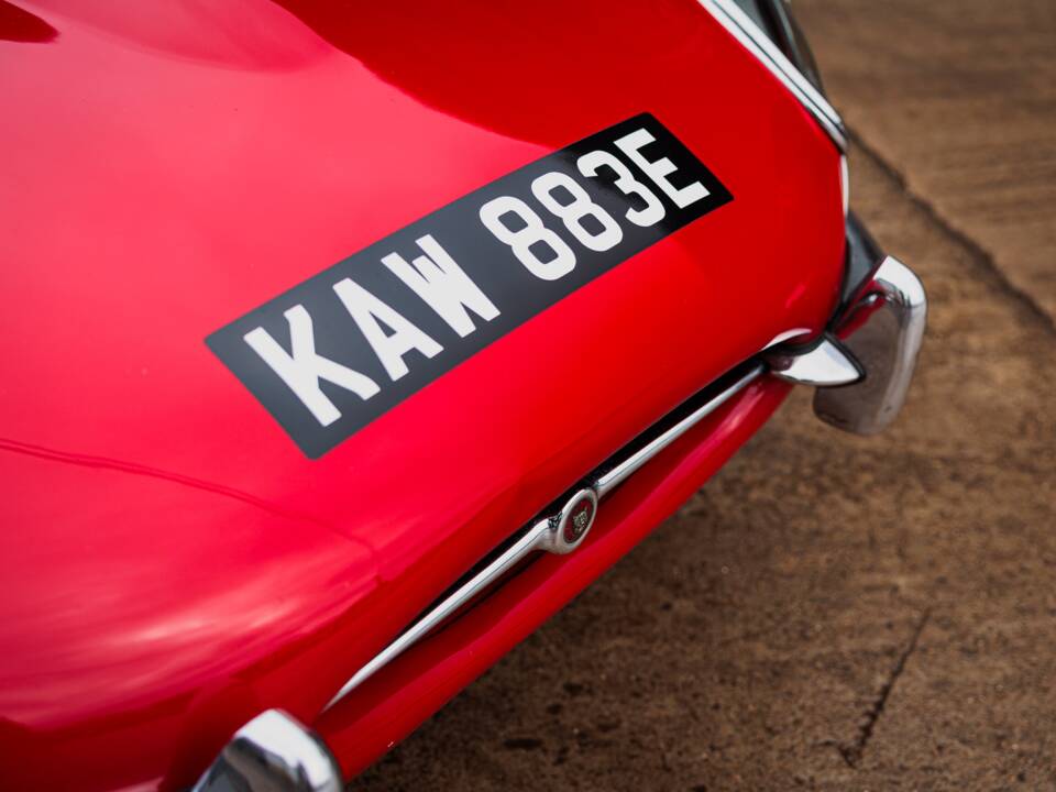 Image 10/46 of Jaguar E-Type (2+2) (1966)