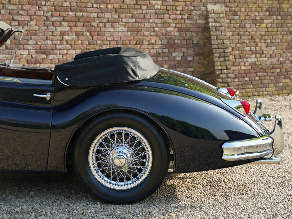 Image 16/50 of Jaguar XK 140 DHC (1954)