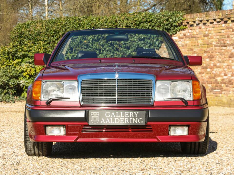 Immagine 5/50 di Mercedes-Benz 300 CE-24 3.4 AMG (1993)