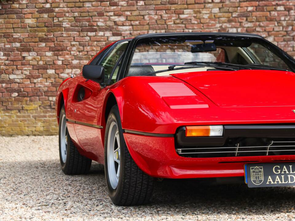 Image 31/50 de Ferrari 308 GTSi (1981)