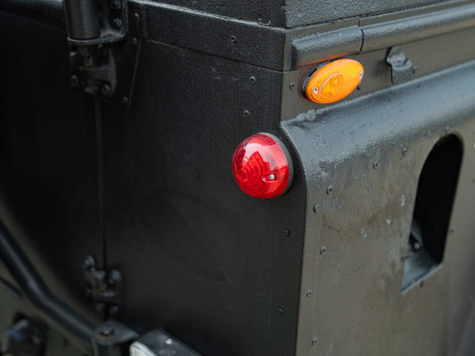 Bild 26/50 von Land Rover 90 (1985)