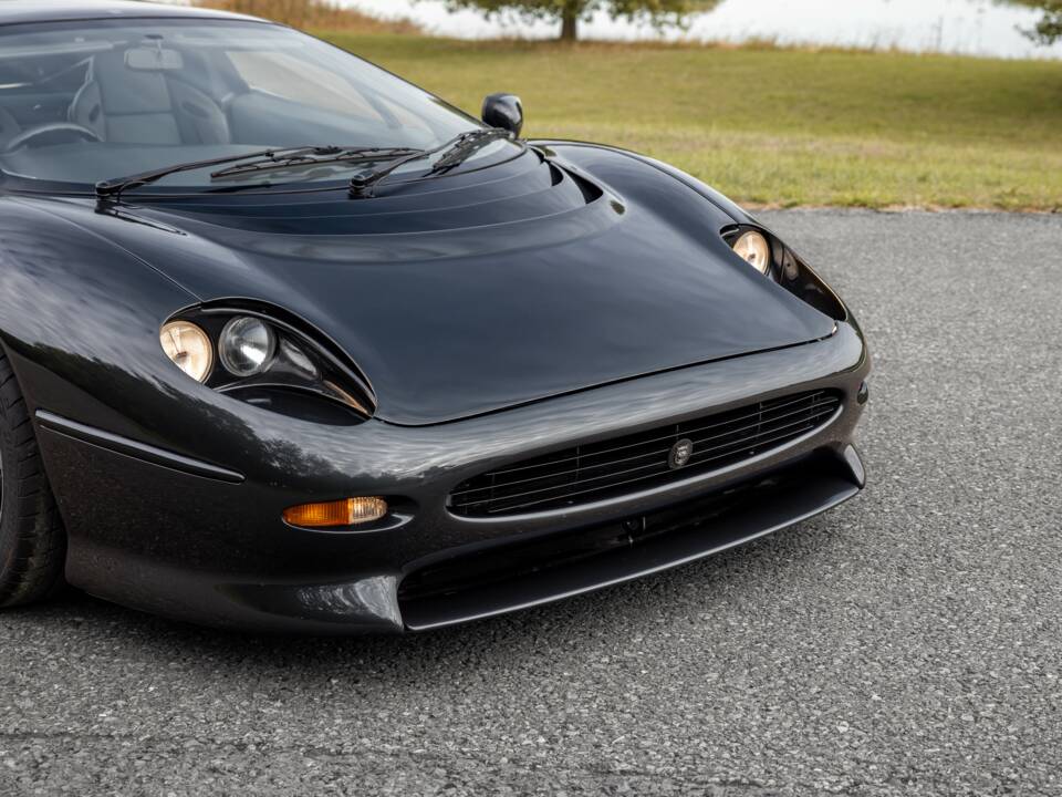 Image 45/60 of Jaguar XJ 220 (1992)