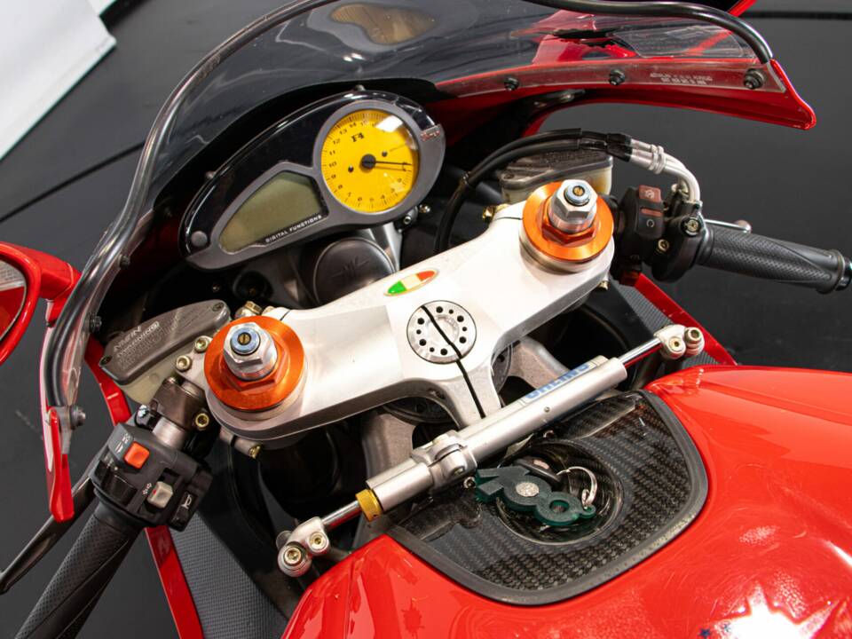Bild 46/50 von MV Agusta F4 750 S (2000)