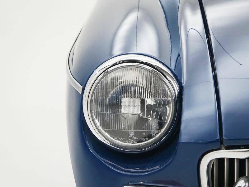 Immagine 11/15 di MG MGB GT (1973)