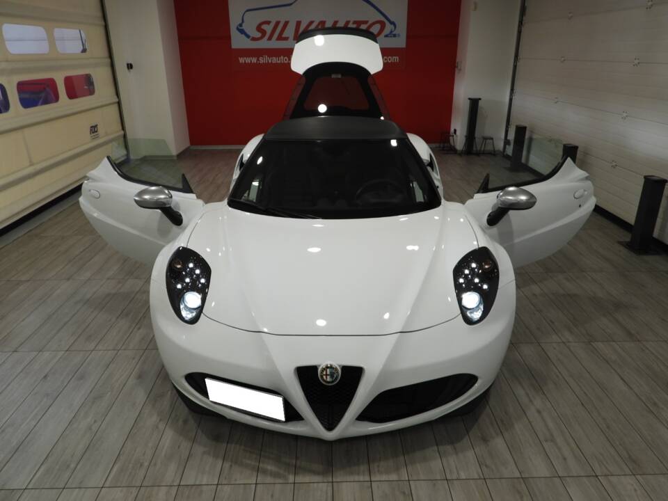 Image 12/15 of Alfa Romeo 4C (2014)