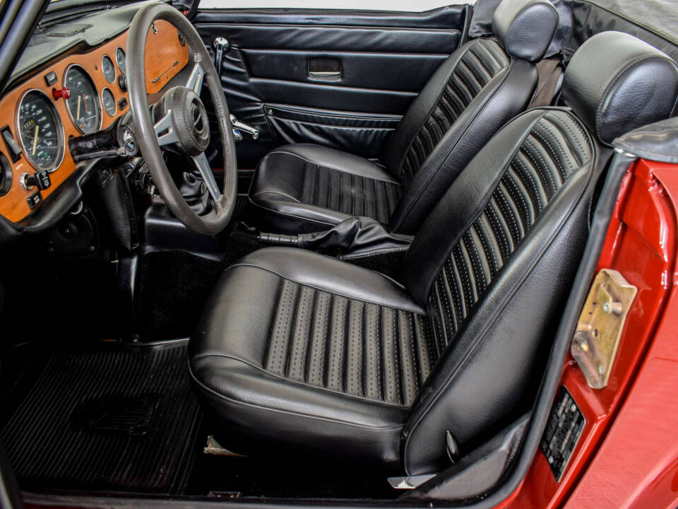 Image 25/50 de Triumph TR 6 (1974)