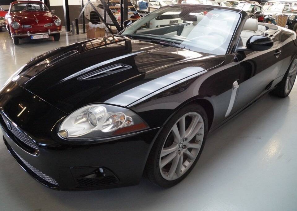 Image 13/65 de Jaguar XKR (2009)