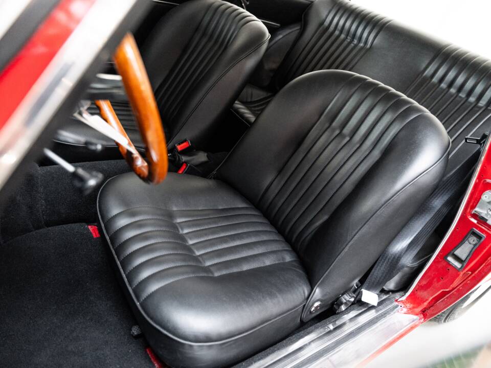 Bild 17/32 von Alfa Romeo Giulia 1600 GT Junior (1972)