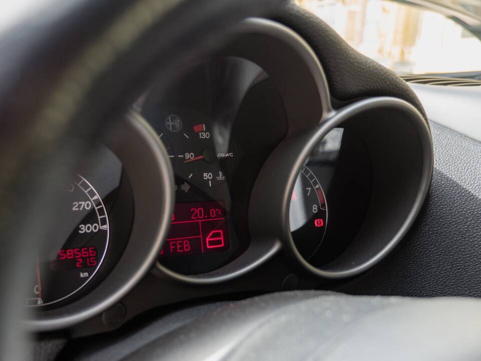 Image 53/60 of Alfa Romeo 147 3.2 GTA (2003)