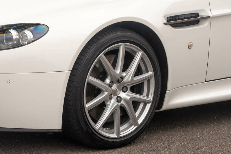 Bild 34/50 von Aston Martin V8 Vantage (2013)