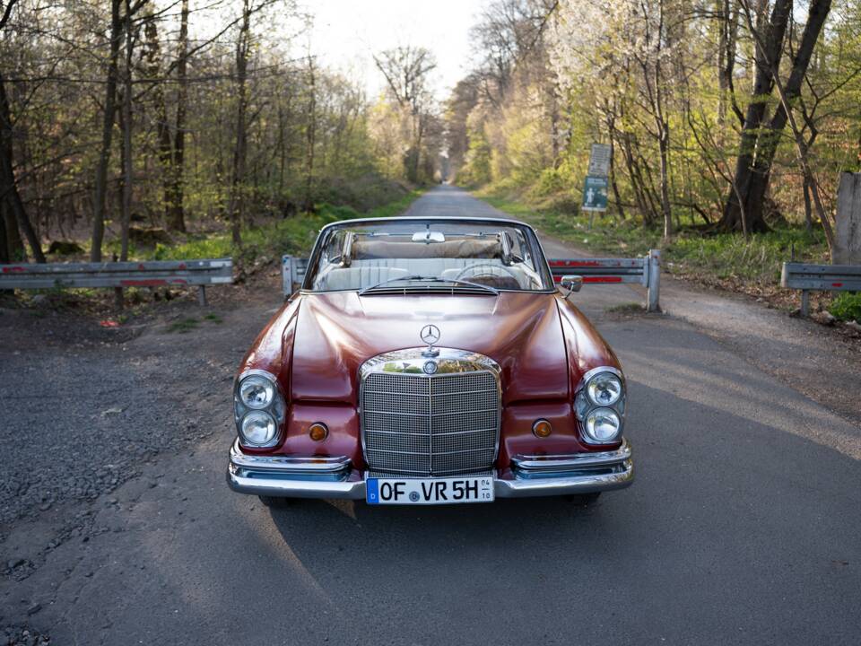 Afbeelding 6/14 van Mercedes-Benz 220 SE b (1963)