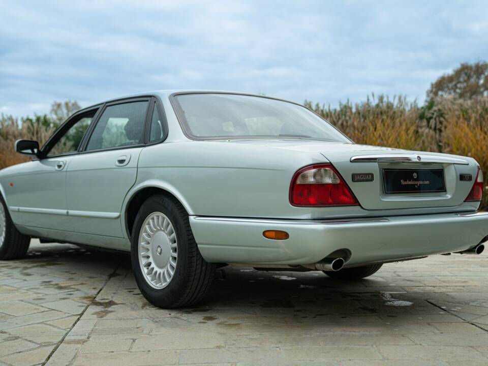 Image 7/50 of Jaguar XJ6 3.2 (1997)