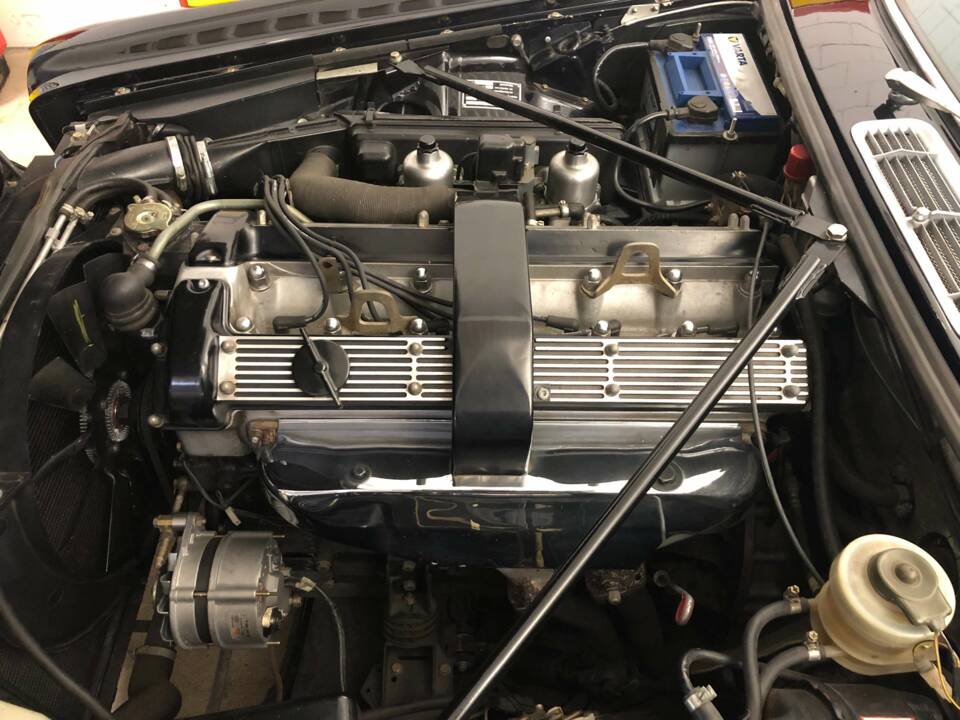 Image 4/12 of Jaguar XJ 6 L 4.2 (1976)