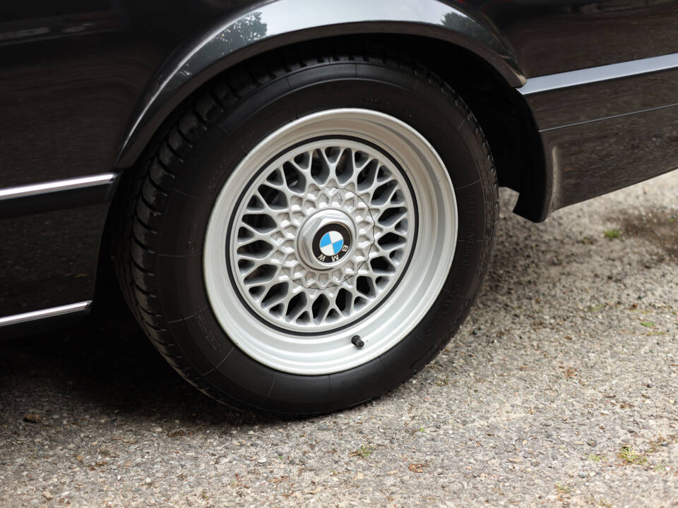 Image 66/99 of BMW M 635 CSi (1988)
