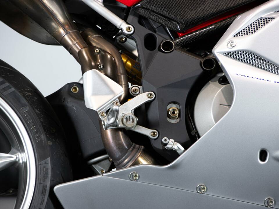 Image 37/50 de MV Agusta DUMMY (2004)
