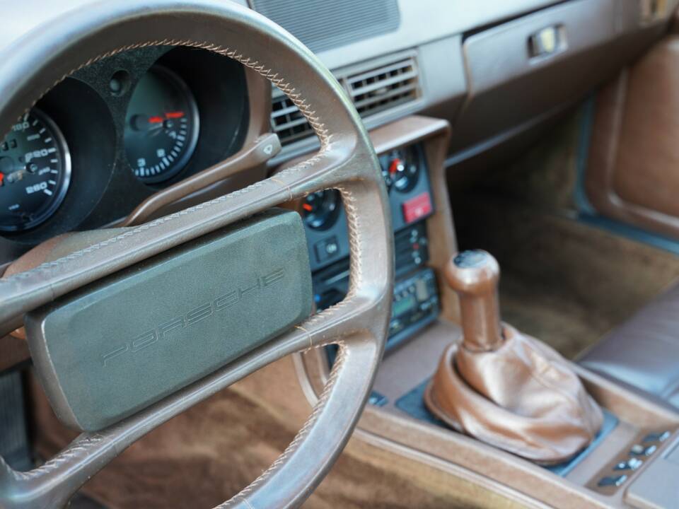 Image 39/50 de Porsche 924 S (1981)