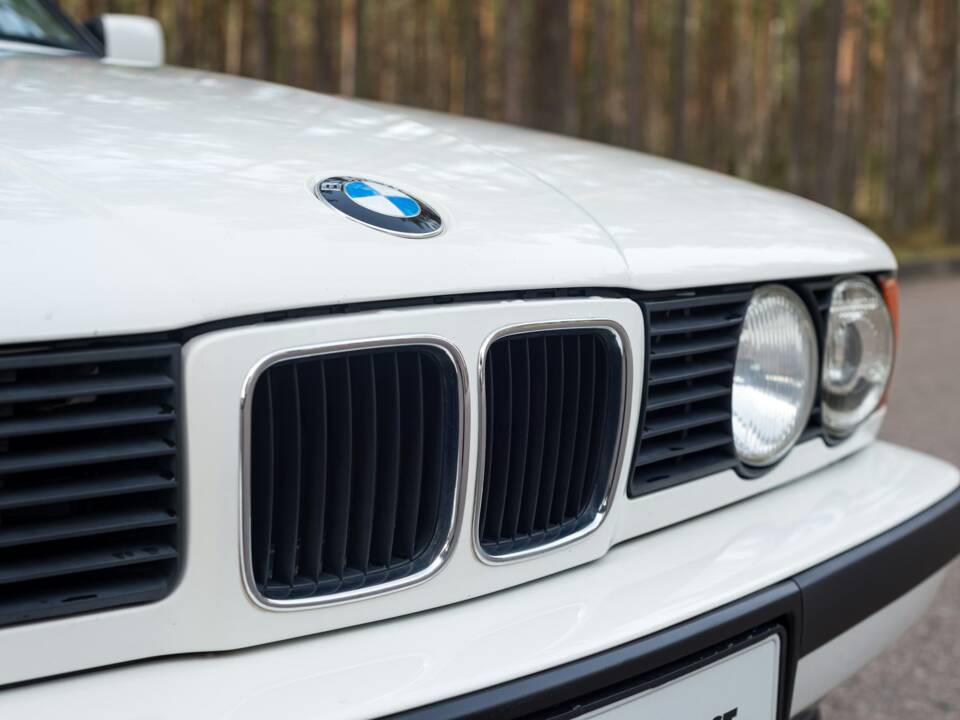 Image 29/55 of BMW 525ix (1993)