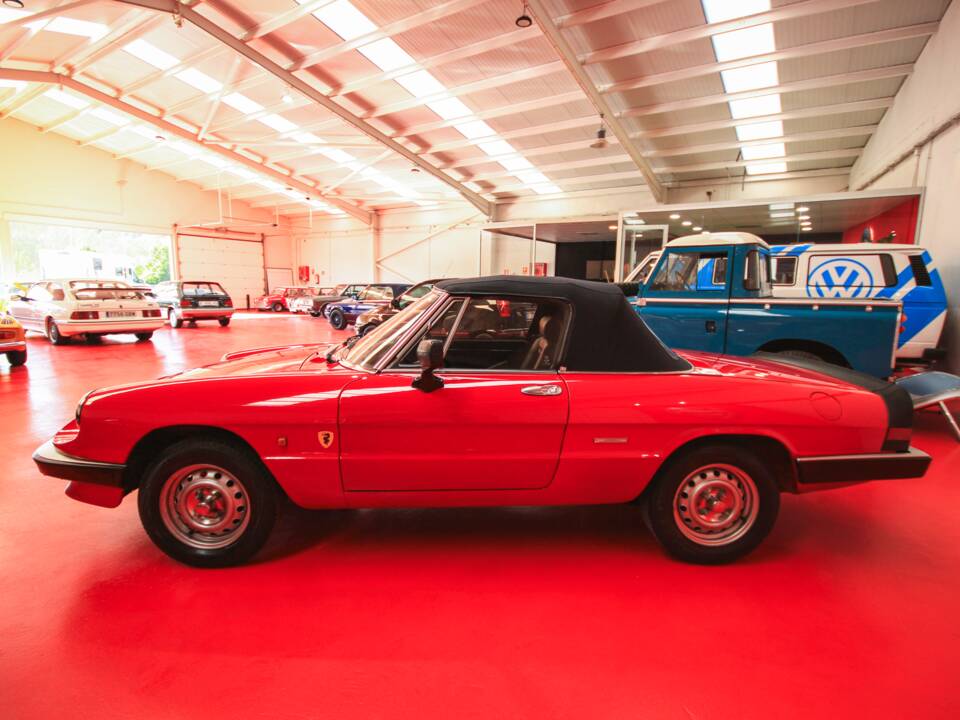 Image 3/24 of Alfa Romeo 2.0 Spider (1987)