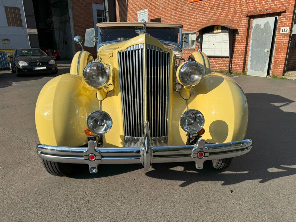 Image 9/75 of Packard One-Twenty (1936)